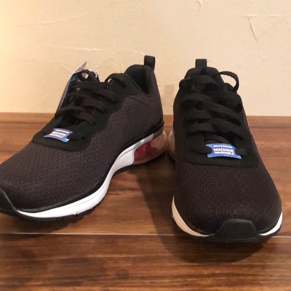 Skechers lite weight with memory foam athletic shoes. Size 6.5 - Picture 1 of 6